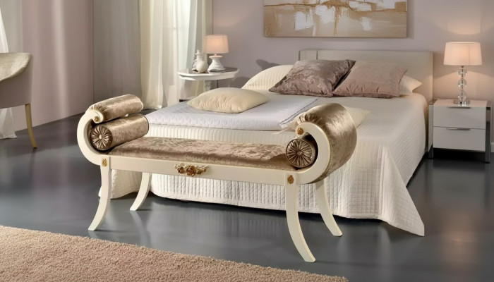 Banc rembourré classique en beige, designer de meubles de siège de banc en bois.