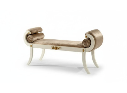 Banc rembourré classique en beige, designer de meubles de siège de banc en bois.