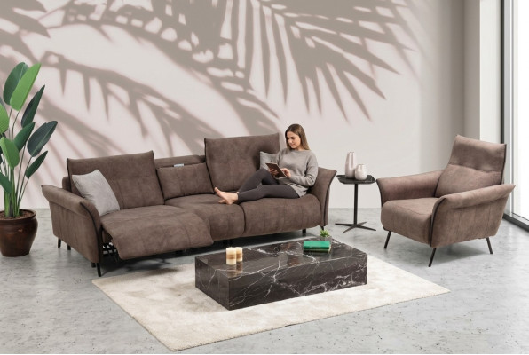 Ensemble complet de luxe avec canapé quatre places et fauteuil design de meubles modernes.