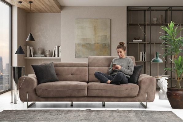 Canapé trois places de style moderne, design de luxe en textile capitonné