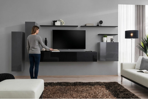 Salon de luxe avec des meubles design modernes, unité murale grise pour la télévision, meuble TV, étagère murale.