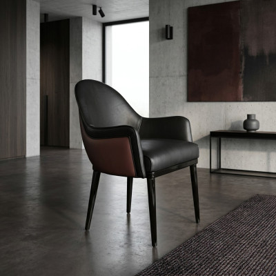 Chaise noire avec accoudoirs. Salle à manger moderne. Ameublement de luxe. Siège rembourré.