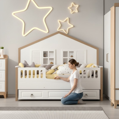 Parfait cadre de lit pour la chambre des enfants en bois clair, meuble de chambre d'enfant nouveau.