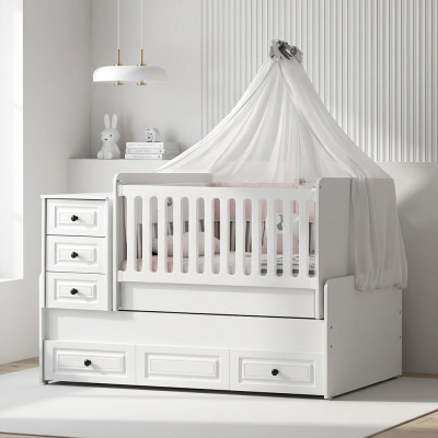 Lit de bébé blanc luxueux. Lit en bois élégant pour la chambre des enfants, neuf.