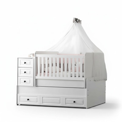 Lit de bébé blanc luxueux. Lit en bois élégant pour la chambre des enfants, neuf.