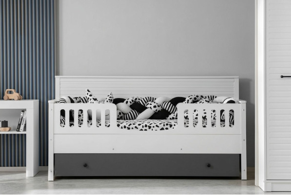 Lit d'enfant lumineux. Mobilier élégant pour la chambre d'enfant parfaite.
