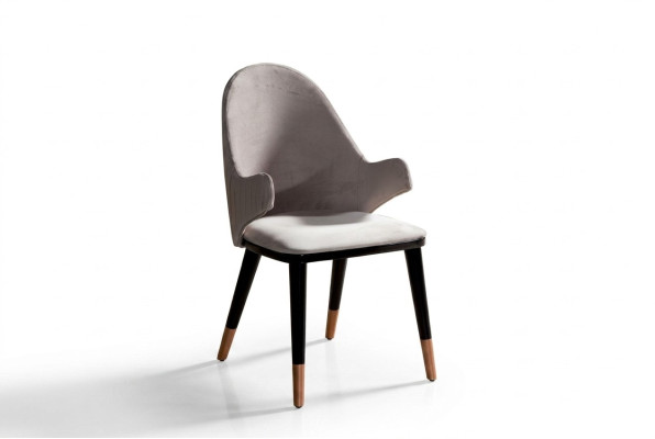 Chaise élégante de couleur grise, confortable et rembourrée pour la salle à manger, neuve.