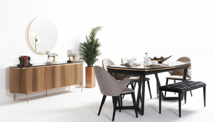 Un ensemble de salle à manger de luxe se compose d'une table à manger, de 4 chaises et d'un buffet, soit 7 pièces.