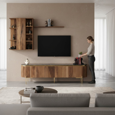 Le salon se compose d'un meuble TV bas et d'un meuble mural avec étagère, 2 pièces. nouveau