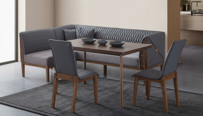 Suite de salle à manger grise et élégante avec table à manger brune et 2 tabourets.