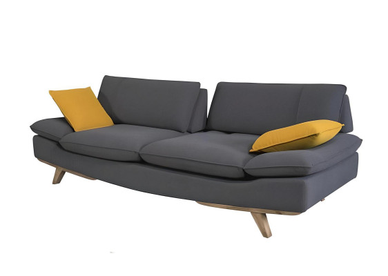 Canapé trois places gris élégant et stylé pour un salon moderne et luxueux.