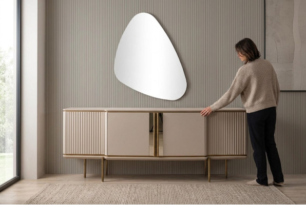 Buffet de salle à manger beige avec 2 portes, luxueux, miroir moderne, meuble en bois.