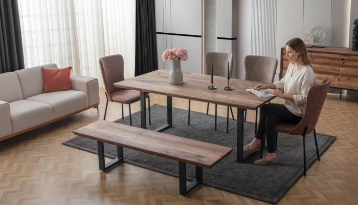 Mobilier de salle à manger marron Table de salle à manger luxueuse 4 chaises à dossier en bois Tabouret
