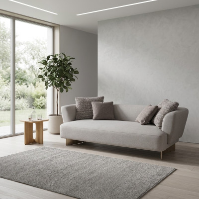 Tissu gris pour canapé trois places de designer pour salon avec cadre en bois.