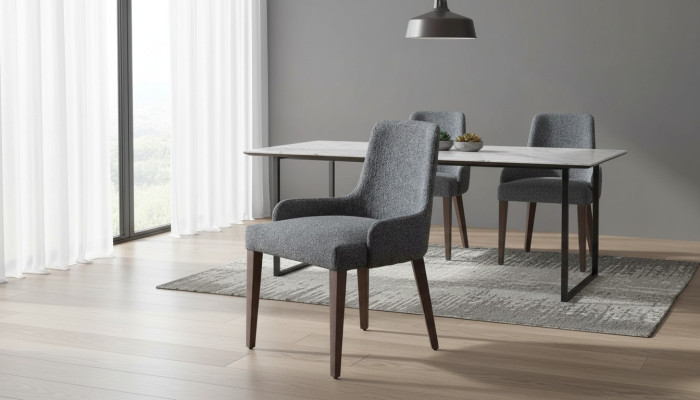 Chaise grise exclusive avec design de pieds en bois marron, nouveauté pour la salle à manger