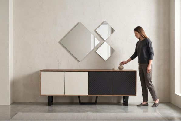 Ensemble de salle à manger moderne composé de 4 pièces. Bahut avec 3 miroirs nouveauté.