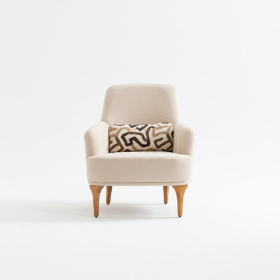 Fauteuil design de couleur beige pour le salon en bois élégant, style lounge club.