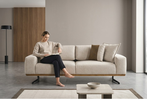 Canapé trois places de designer, couleur beige, meuble de luxe dans le salon 225 cm