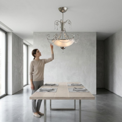 Lustre en cristal nouvelle élégance de luxe et espace intérieur dans le salon.