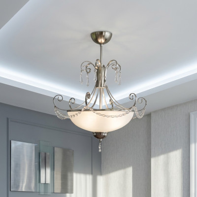 Lustre en cristal nouvelle élégance de luxe et espace intérieur dans le salon.
