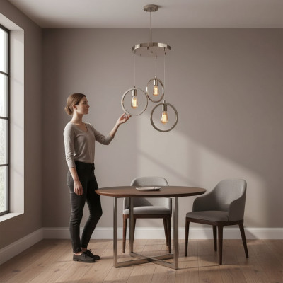 Lustre de plafond Un style de luxe moderne pour salon en chrome mat.