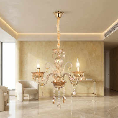 Lustre en cristal dans le salon ou chic luxe à la maison nouvelle