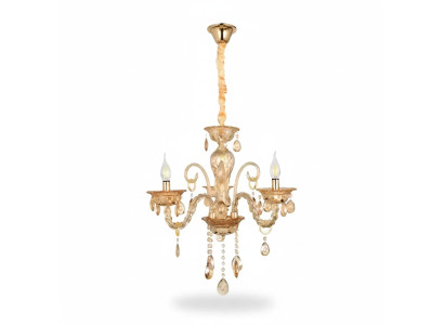 Lustre en cristal dans le salon ou chic luxe à la maison nouvelle