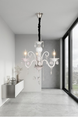 Lampe de plafond Une lampe suspendue moderne de luxe pour le salon, blanche et neuve.
