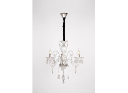Lampe de plafond Une lampe suspendue moderne de luxe pour le salon, blanche et neuve.