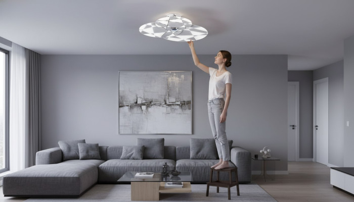 Nouveau lustre contemporain de style chandelier de luxe gris.