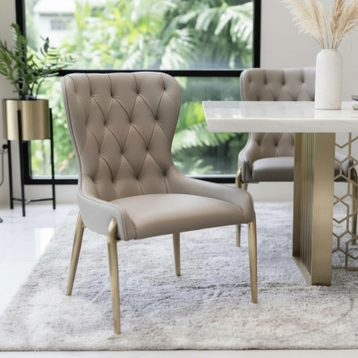 Chaise métallique un place de luxe Chesterfield beige, chaises modernes pour salle à manger.