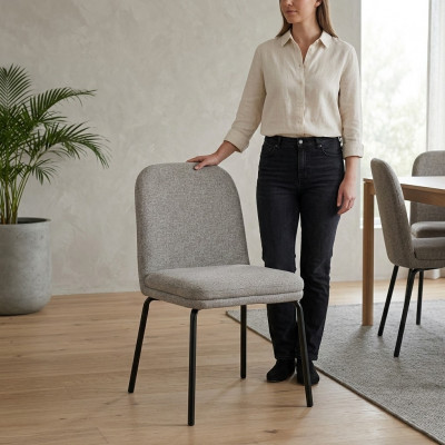 Moderne chaise blanche en métal, meuble de salle à manger design élégant, siège individuel branché.
