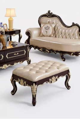 Tabouret dans la chambre un luxueux nouveau Chesterfield blanc nacre