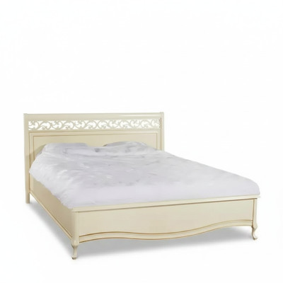 Revêtement de lit de luxe pour lits doubles blancs en bois nouvellement conçus pour hôtels.