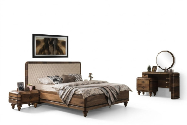 Ensemble de chambre classique de luxe en brun : lit, tables de chevet, coiffeuse.