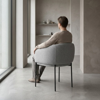 Chaise rembourrée grise avec accoudoirs Fauteuil design une place pour salon