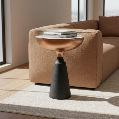 Table d'appoint ronde élégante conçue par un designer, meuble de salon avec plateau en verre.