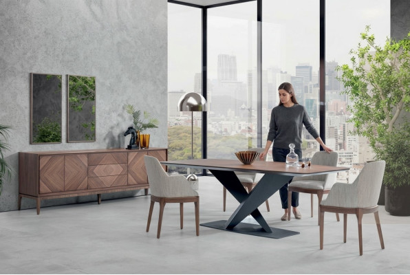 Ensemble de luxe pour salle à manger 5 pièces : table, 4 chaises avec buffet en bois.