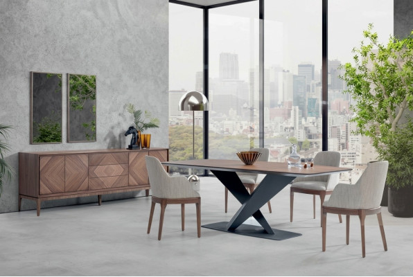 Ensemble de luxe pour salle à manger 5 pièces : table, 4 chaises avec buffet en bois.