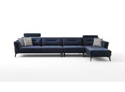 Salon en L L-forme avec un canapé d'angle bleu foncé de design moderne et luxueux.