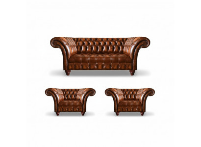 Salon marron en chesterfield avec deux fauteuils en cuir et un élégant canapé trois places.