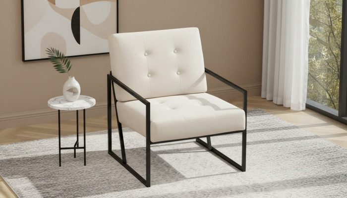 Fauteuil beige en textile, 1 place, pieds en métal pour salon ou salle à manger.