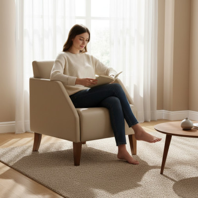 Fauteuil beige luxueux en tissu, fauteuil lounge design, mobilier.