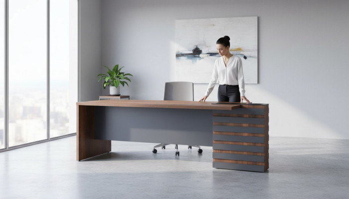 Bureau marron gris bicolore design moderne salle de travail rectangulaire.