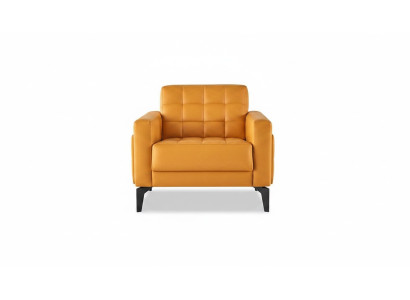 Fauteuil Chesterfield moderne en cuir souple avec accoudoirs en bois et acier inoxydable.