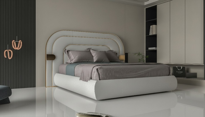 Lit gris luxueux avec des détails dorés dans un design moderne et une tête de lit rembourrée