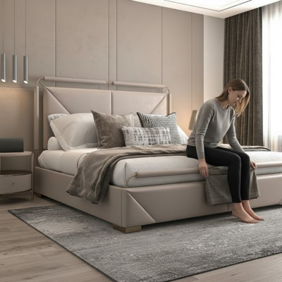 Lit luxueux au design moderne beige avec des détails dorés et une tête de lit élégante