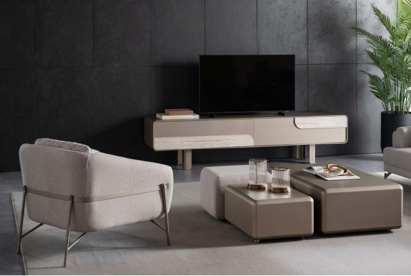 Canapé beige moderne avec fauteuil et meuble TV