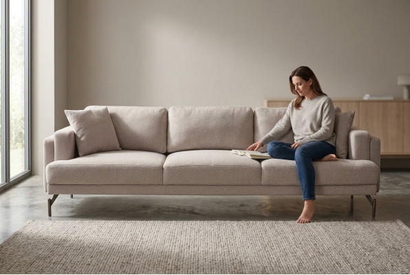 Canapé trois places beige élégant au design moderne