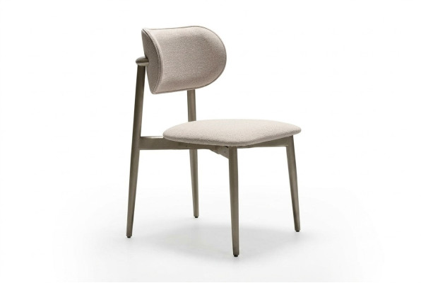 Chaise en tissu beige élégante pour le salon et la salle à manger